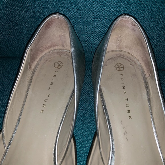 Cute gold and silver Trina Turk flats size 6 - Picture 5 of 5